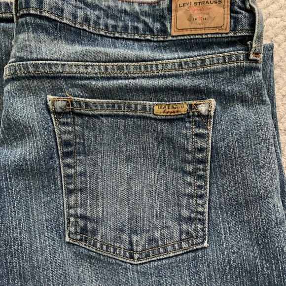 Levi’s Signature Gold Mid Rise Boot Cut Misses 16, 33 W Medium med wash worn - Picture 5 of 10